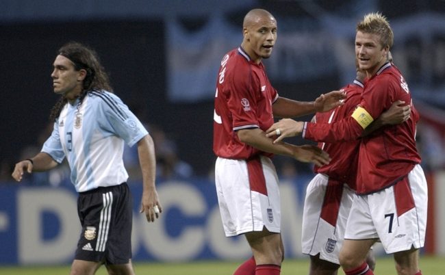 لماذا تمتلك المملكة المتحدة 4 منتخبات لكرة القدم ولا تلعب في فريق واحد؟