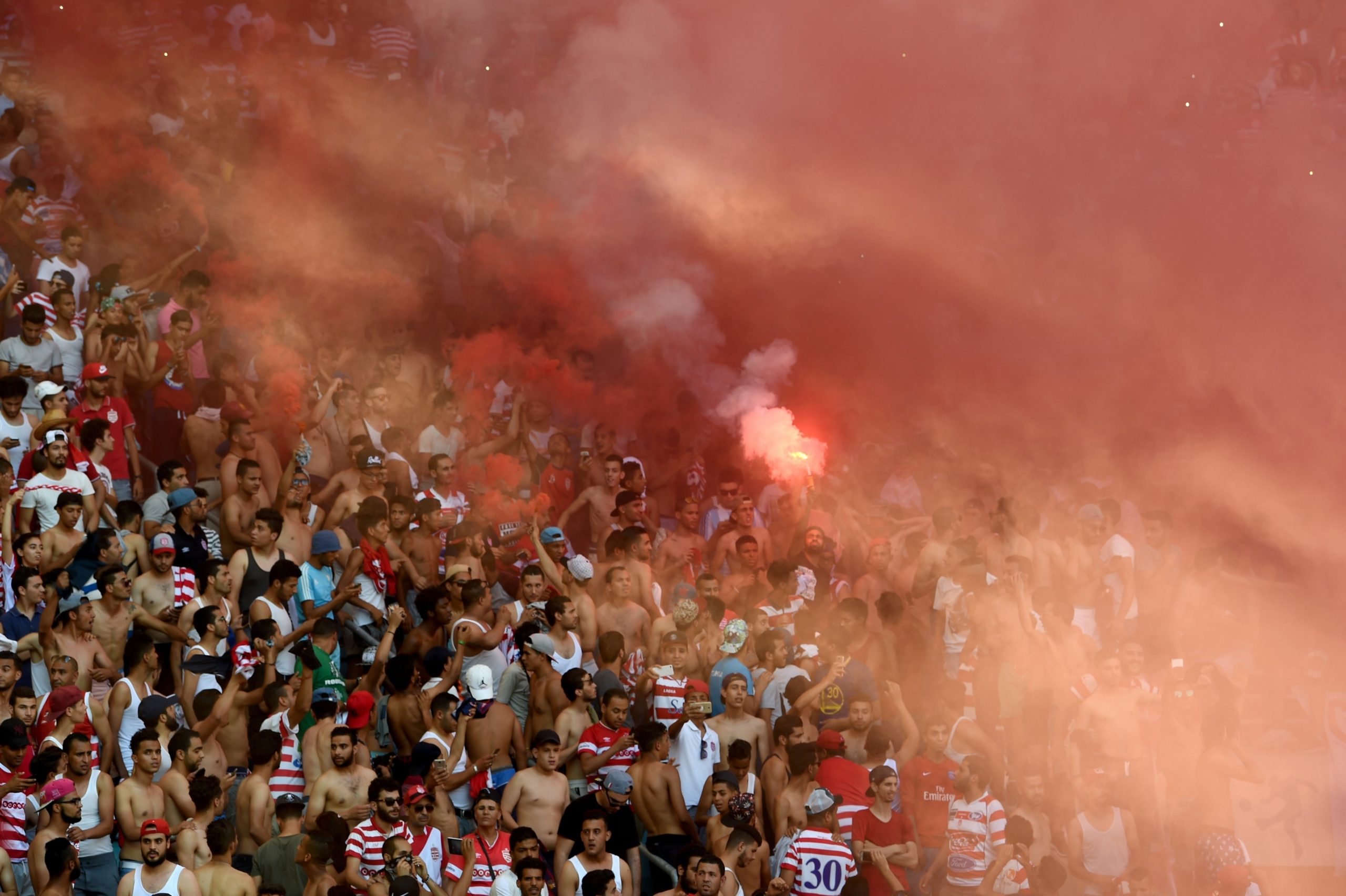 جماهير الإفريقي تعتدي على لاعبيها - gettyimages