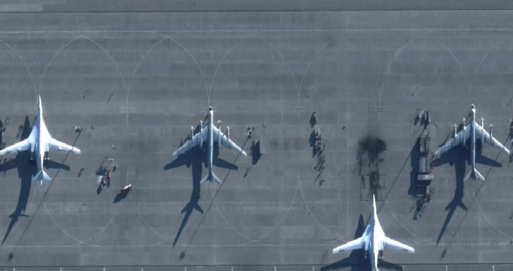 هجوم بمسيرة أوكرانية يستهدف قاعدة روسية.. موسكو تعلن مقتل 3 عسكريين “بسبب حطامها”