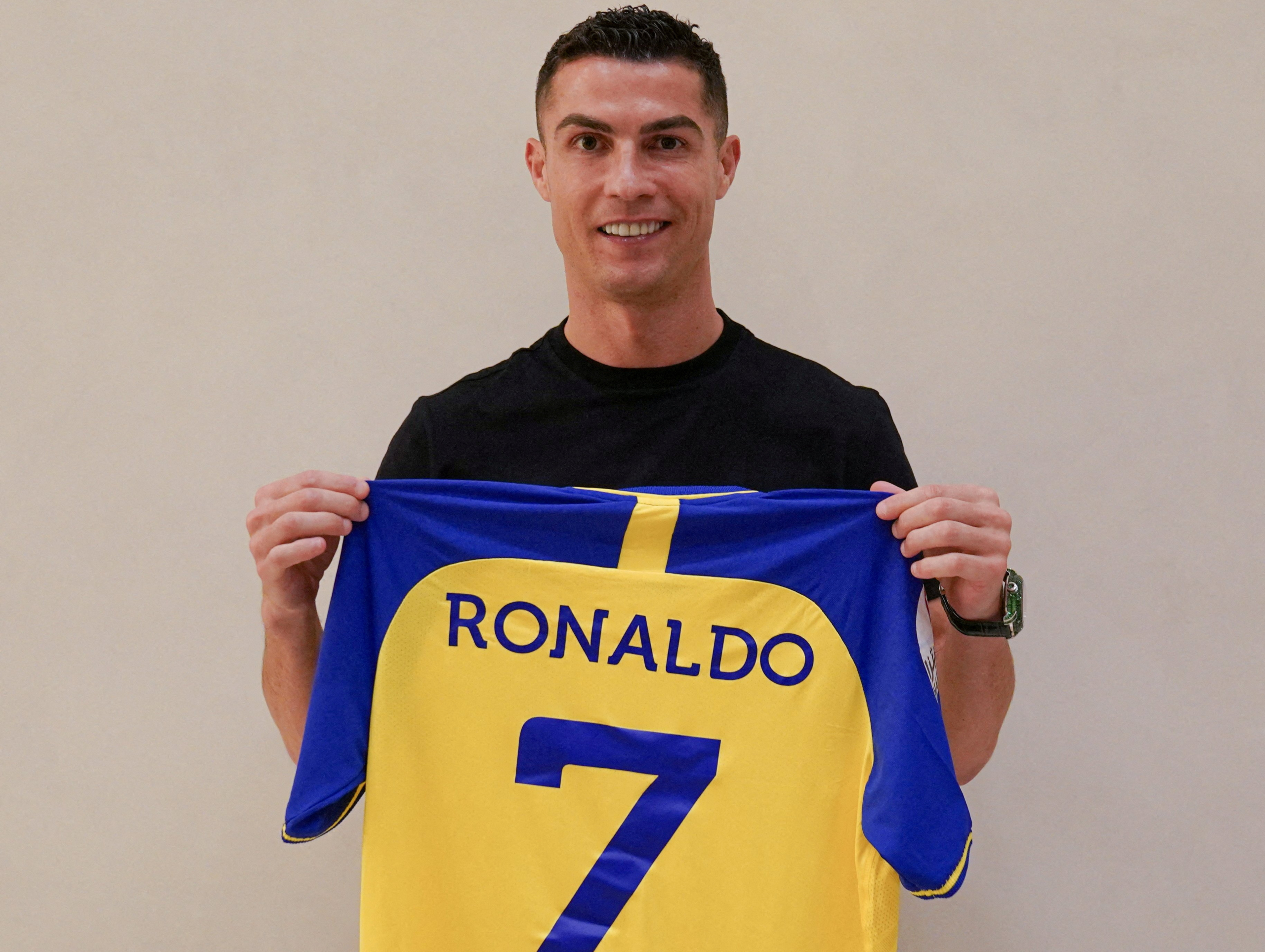 انتقال كريستيانو رونالدو إلى نادي النصر أنهى مشواره الحافل في أوروبا (رويترز)