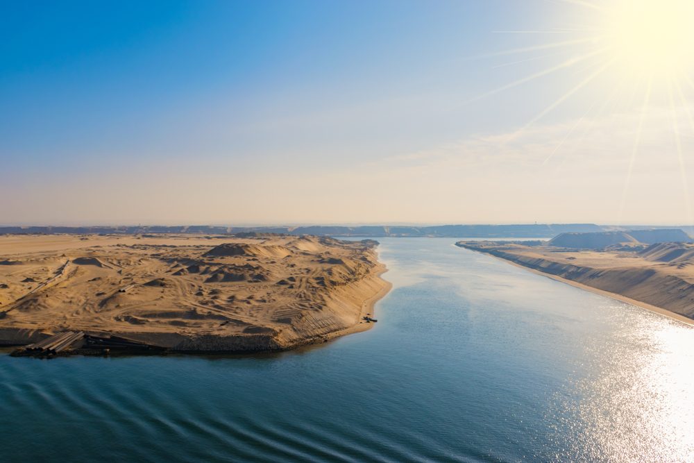 أكثر من 100 ألف مصري ماتوا خلال حفرها، وعُرضت للبيع من قبل! حقائق تاريخية عن قناة السويس