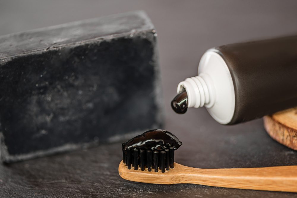 معجون أسنان الفحم