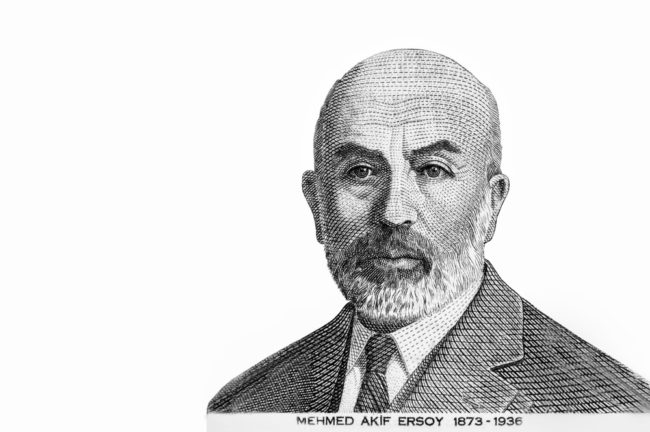 قيس بن الملوح كان سبب حبّه للشعر.. ماذا تعرف عن محمد عاكف آرصوي كاتب نشيد الاستقلال الوطني التركي؟