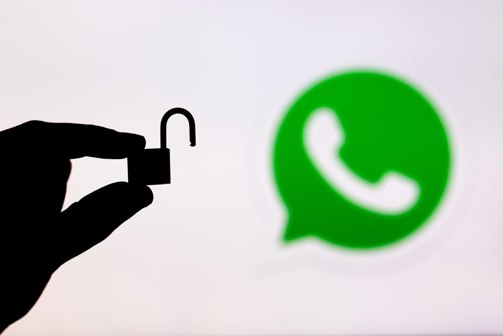 إحذر من الرسائل مجهولة المصدر/ Shutterstock