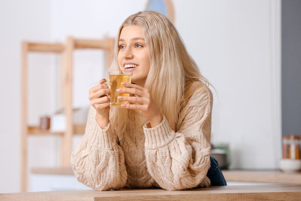يُعد المشروب أحد الخيارات الصحية عند تناوله بشكل يومي - ShutterStock