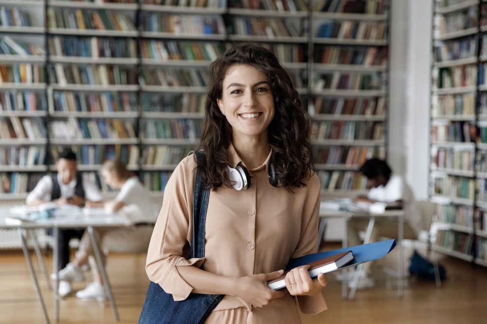 من الضروري استيفاء الشروط قبل التقديم على المنح لضمان القبول - ShutterStock