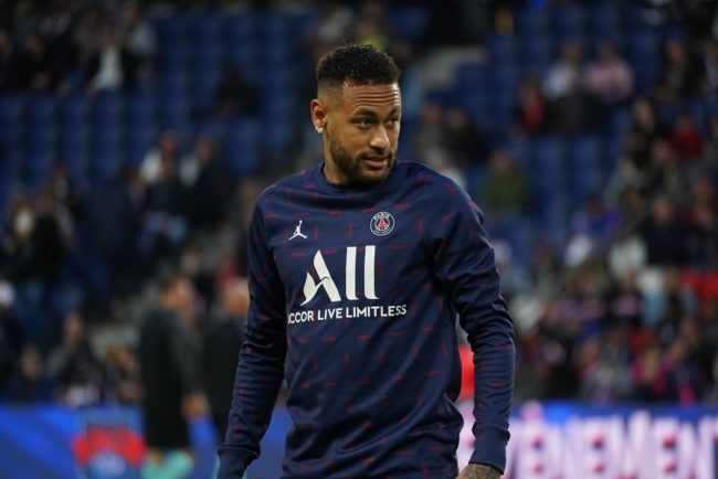 غاب 8 مرات في 9 مواسم بالفترة نفسها.. ما سر إصابات نيمار بالتزامن مع ميلاد شقيقته الوحيدة؟