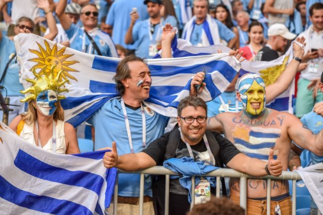 رغم فقرهم وقلة عددهم فازوا بكأس العالم مرتين.. ما سر تفوق الأوروغواي في كرة القدم؟