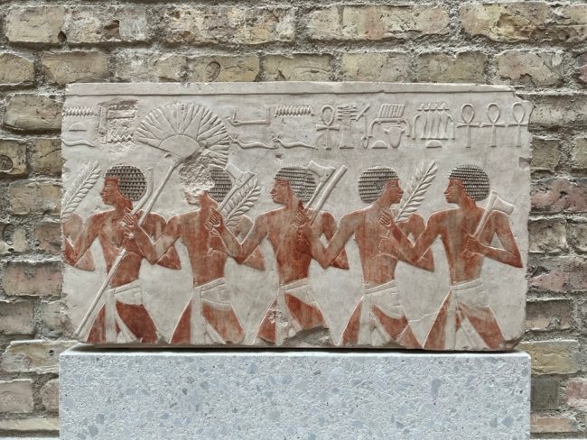 صور مومياء نابضة بالحياة ومومياوات بألسنة ذهبية.. أهم اكتشافات الآثار المصرية في 2022