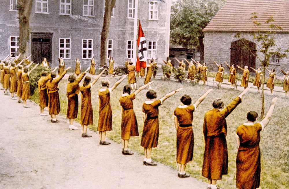 "سكرتيرة الشر"! السجن لمُسنة ألمانية بتهمة التواطؤ في قتل 10 آلاف معتقل في معسكر نازي قبل 78 عاماً