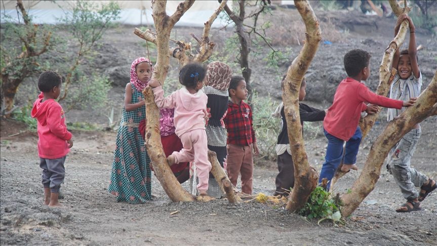 اليمن أيتام شاب كويتي