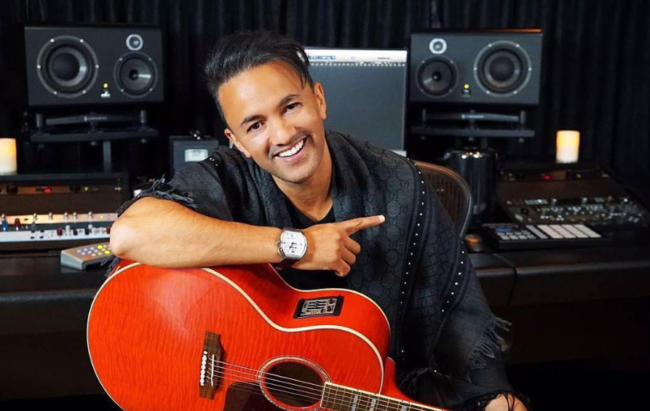 مُنتج أغنية “أرحبوا” يدعم أغنية “المغاربة سبوعا ورجالة” ويعلن عن تحدٍّ خاص بها