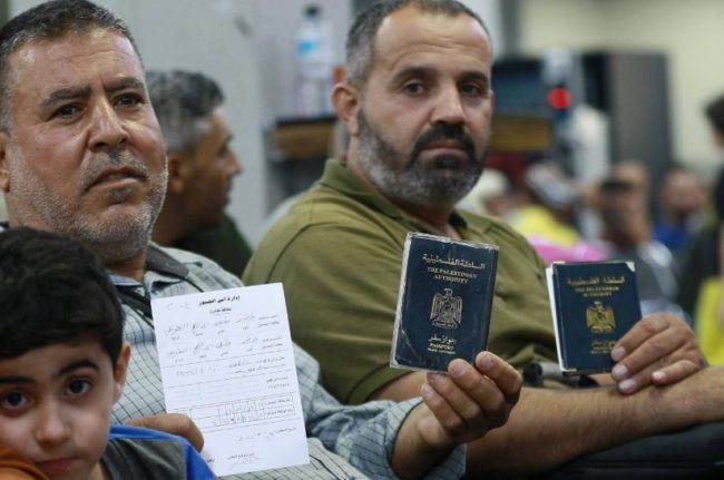 عارٍ من الاسم ومن الانتماء! ماذا تعرف عن وثائق الهوية التي يحملها الفلسطيني؟