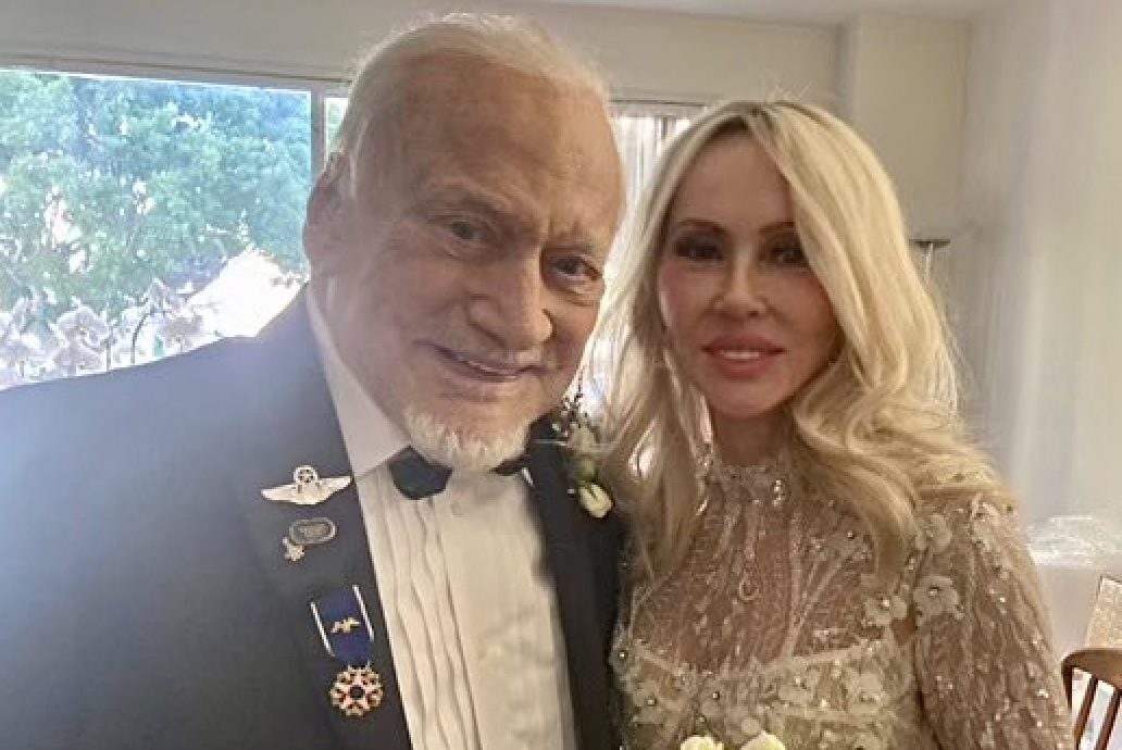 رائد فضاء أمريكي وطأت قدماه القمر عام 1969 يعلن زواجه في سن التسعين.. عقد قرانه على “حب حياته”