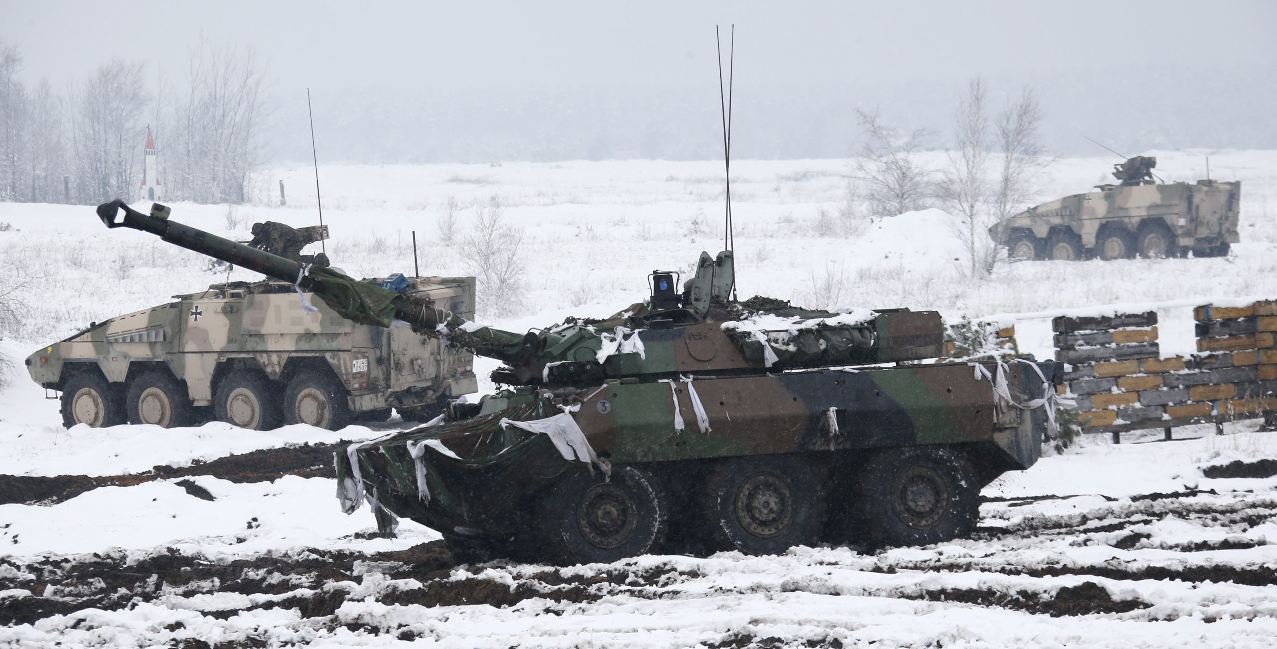 فرنسا تعلن دعم كييف بمركبات قتالية.. وزيلينسكي يحذّر من تعبئة روسية جديدة وهجوم كبير على أوكرانيا