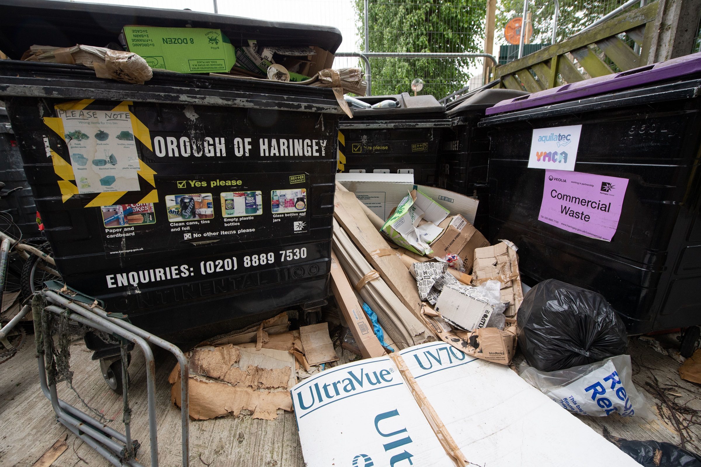 بريطانيا النفايات السامة