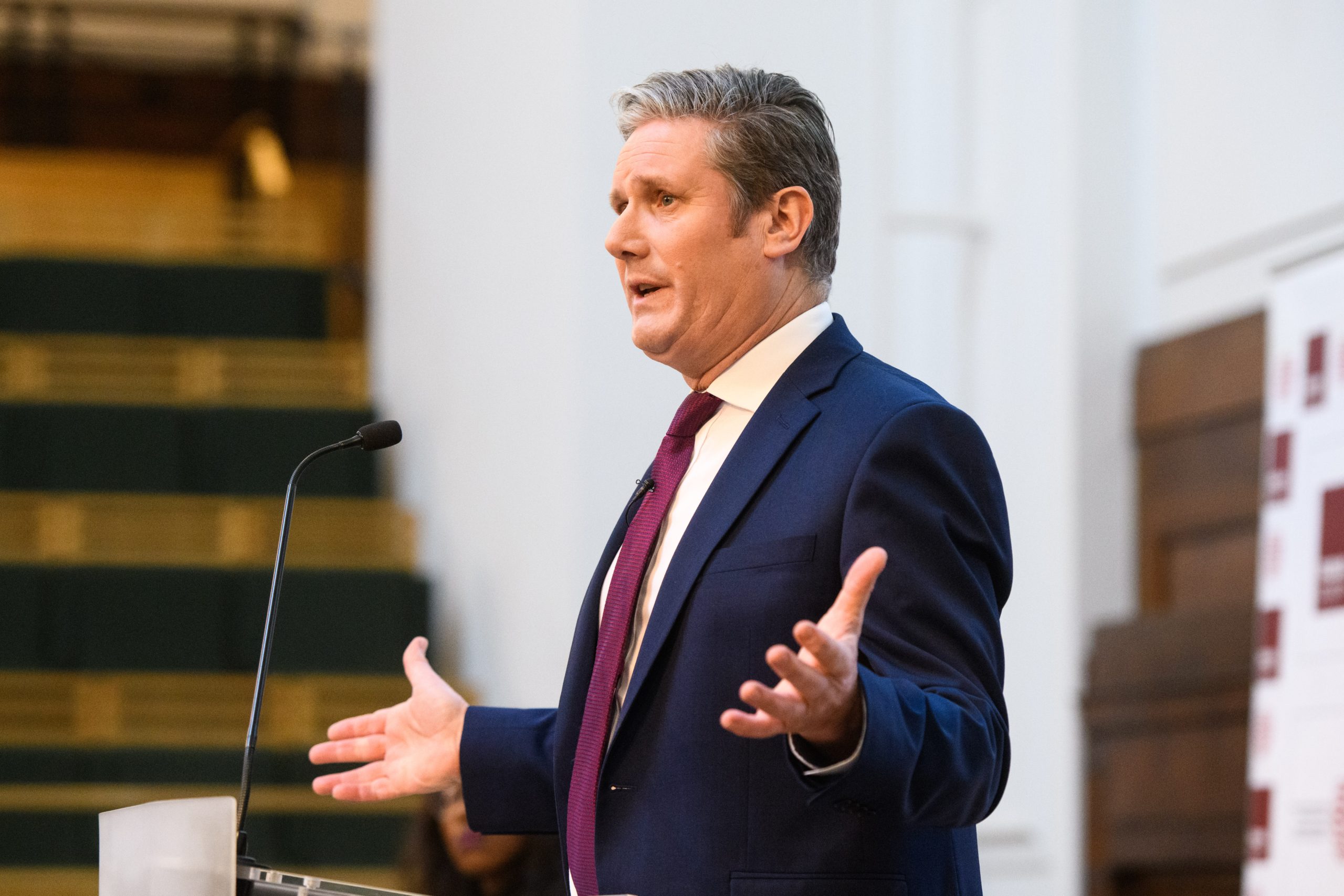 من هو كير ستارمر