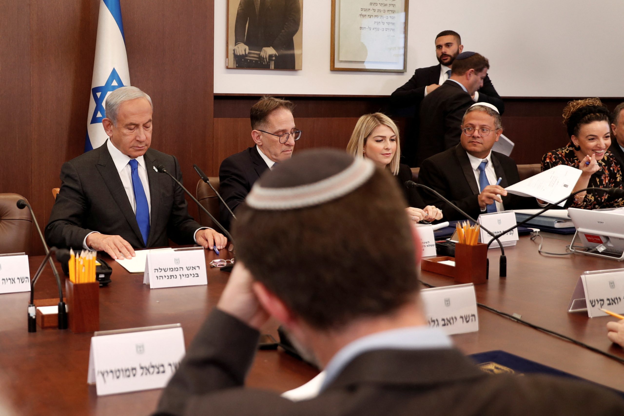 إسرائيل تبحث فرض عقوبات على السلطة.. تل أبيب تريد “الانتقام” بعد قرار أممي أغضبها لصالح فلسطين