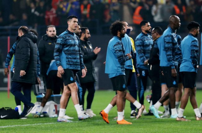 “هذا ما يحدث عندما تقابل نجمك المفضل”!.. فيديو للاعب ريال مدريد يرتجف في أول لقاء مع رونالدو