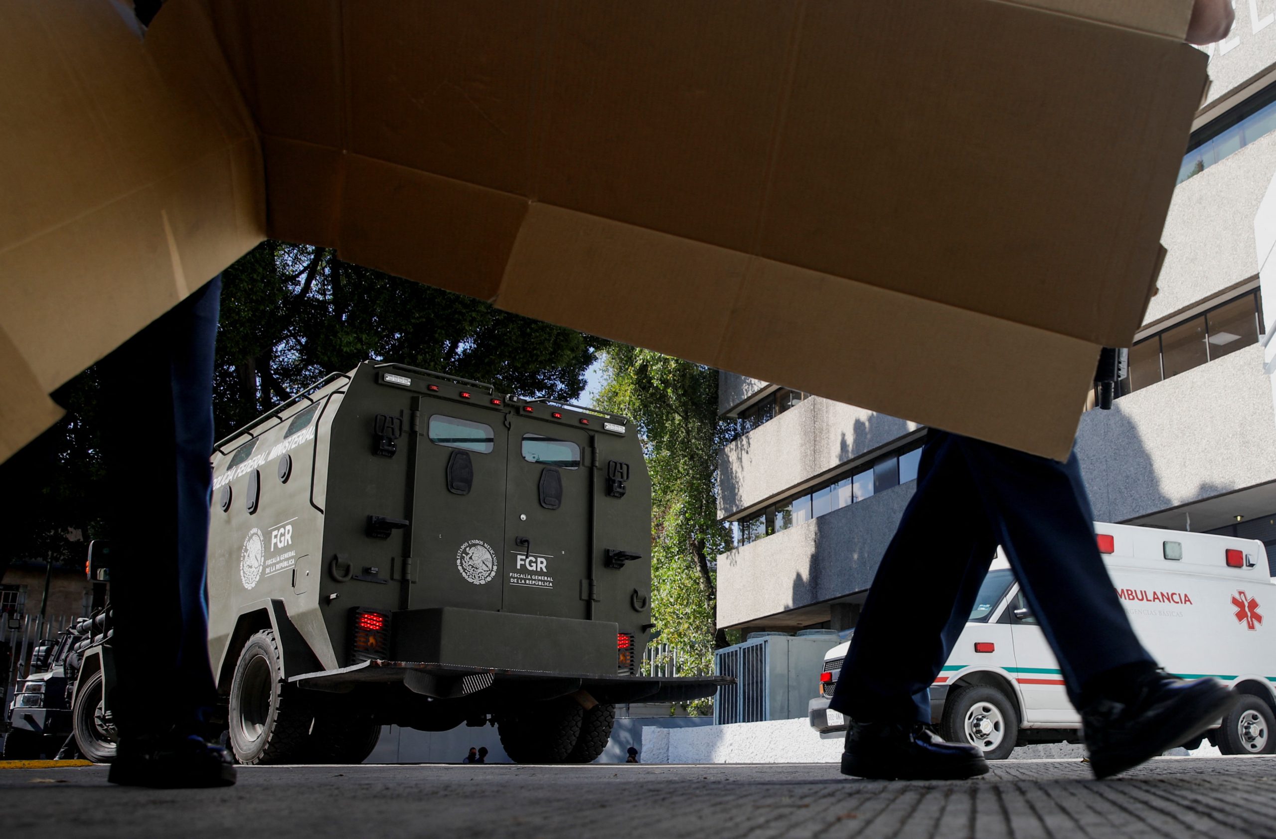 اعتقال ابن “إل تشابو” زعيم عصابة المخدرات بالمكسيك.. فيديو لاشتباكات عنيفة أدت لإغلاق مطار (فيديو)