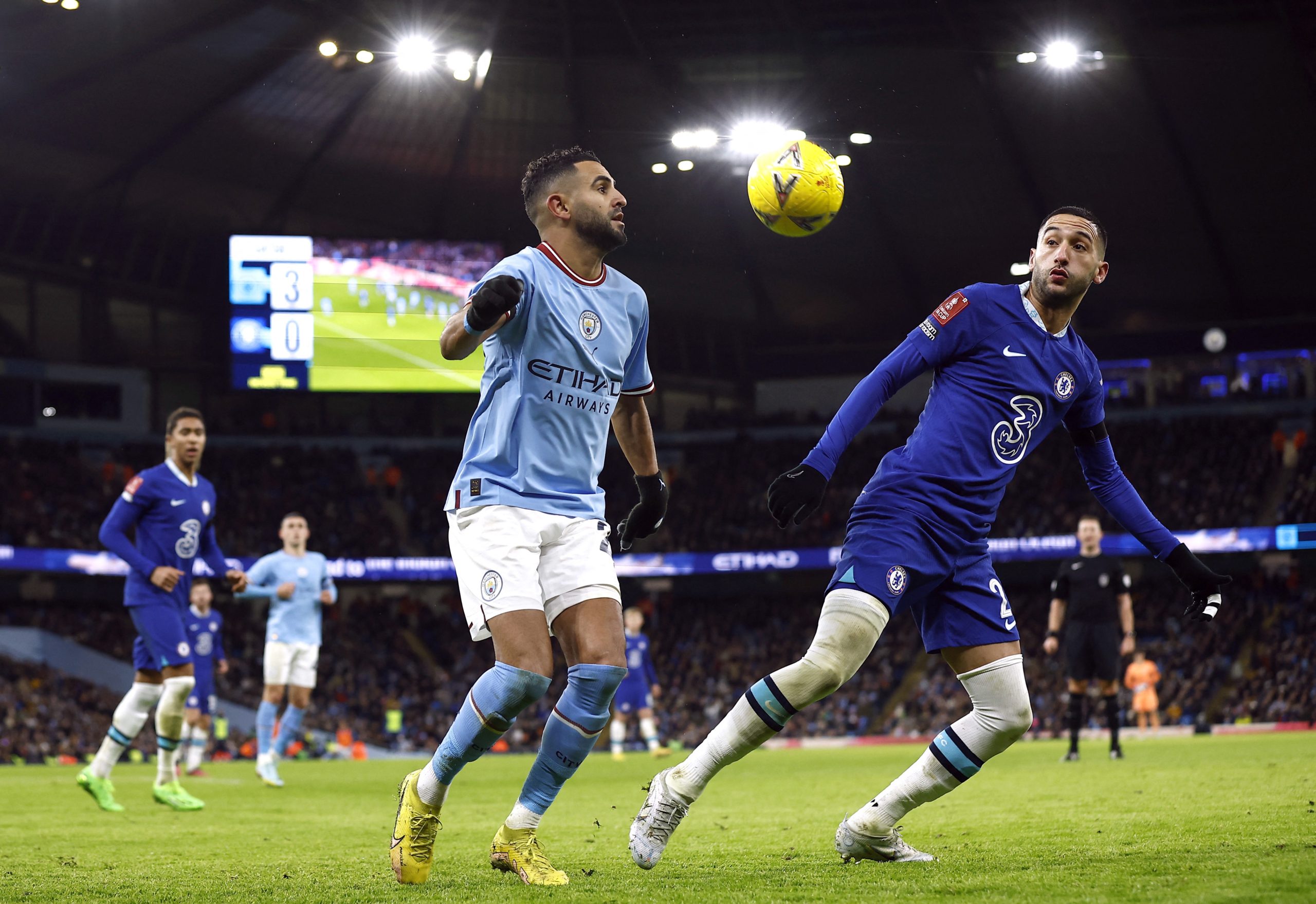 محرز وزياش في طريقهما للدوري السعودي (رويترز)