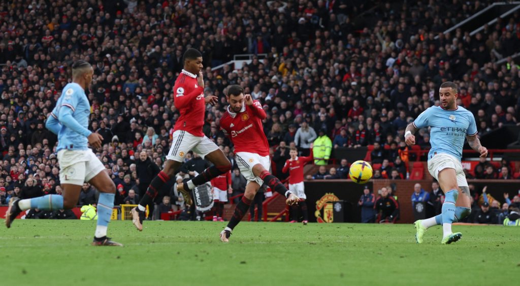 هدف فيرنانديز ضد مانشستر سيتي يثير الجدل (رويترز)