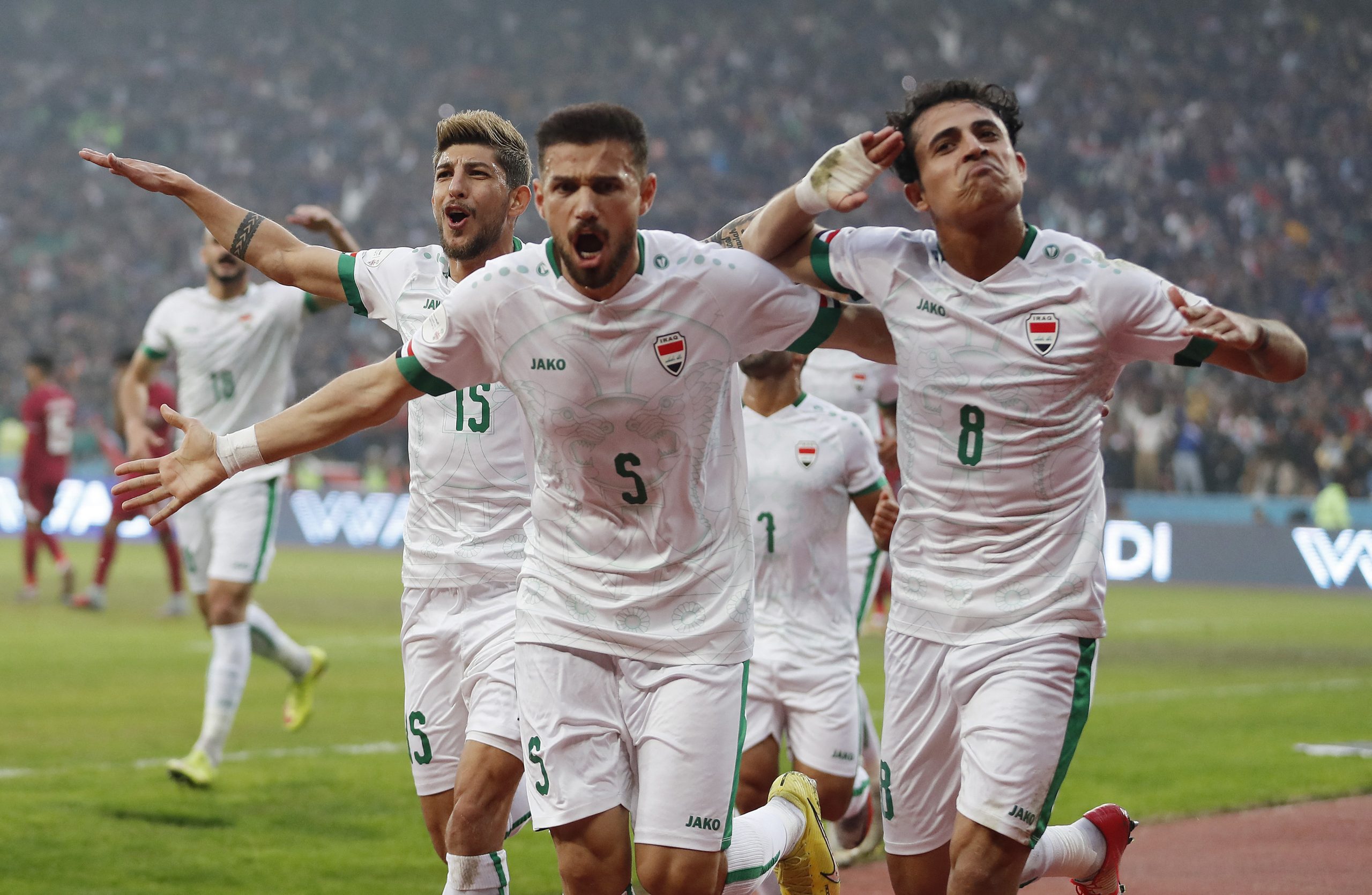 منتخب العراق يتأهل إلى نهائي "خليجي 25" (رويترز)