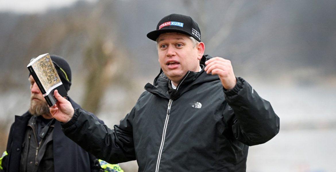 احتجاجات غاضبة في العراق ضد حرق نسخة من المصحف الشريف.. العشرات تظاهروا أمام سفارة السويد