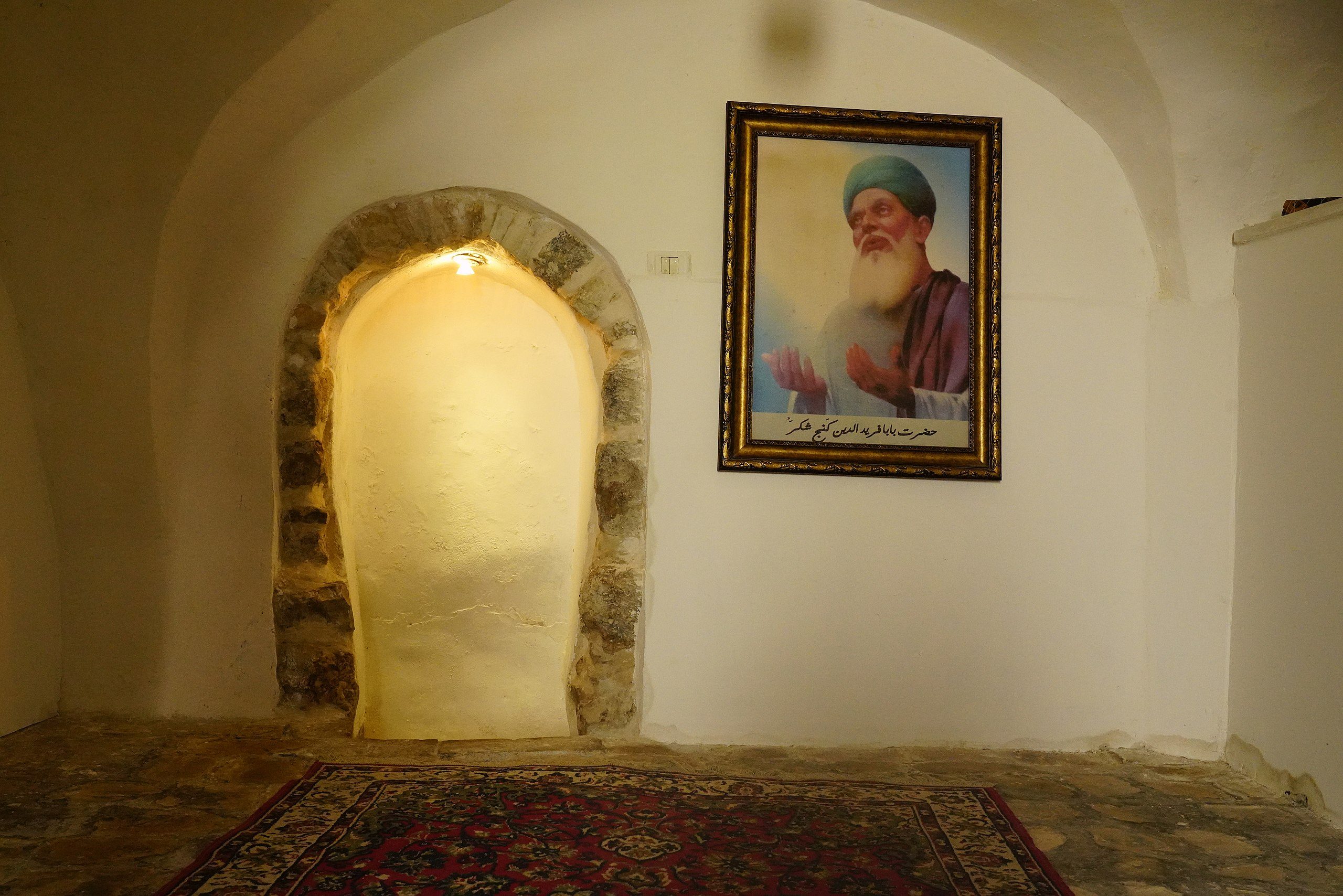 مقام الشيخ الصوفي الهندي فريد الدين مسعود - Wikimedia Commons
