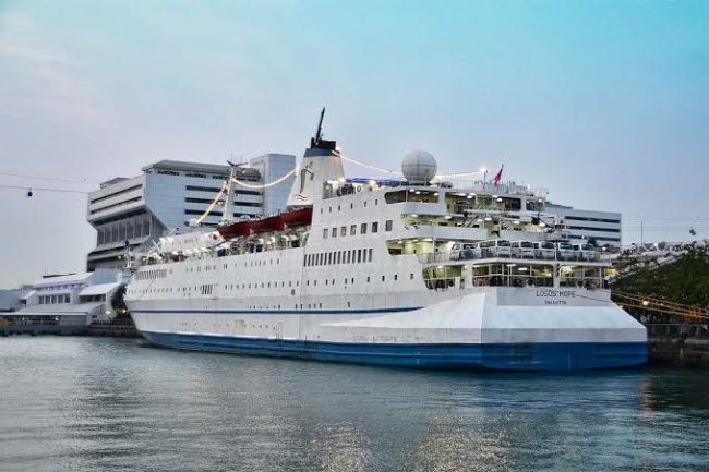 “لوجوس هوب”.. تجربتي في أكبر مكتبة عائمة في العالم!