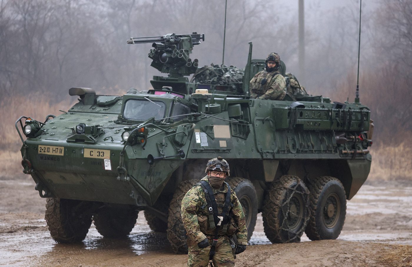إلى جانب دبابات "برادلي".. ما هي مركبات سترايكر المدرعة الأمريكية التي سيرسلها البنتاغون إلى أوكرانيا؟ - رويترز