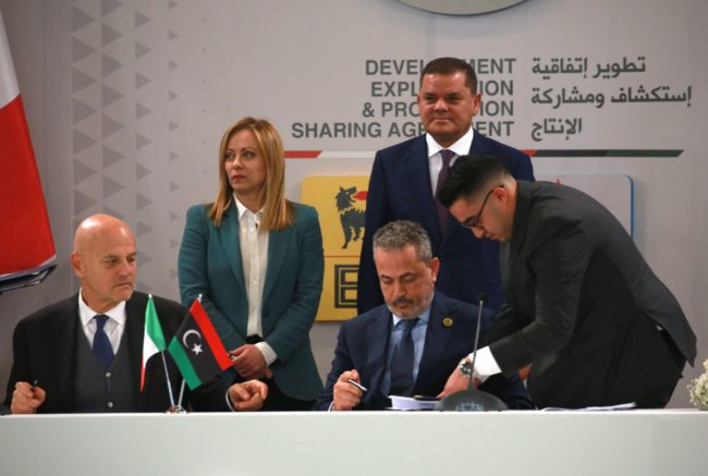الأكبر منذ أكثر من عقدين.. طرابلس وروما توقعان صفقة للغاز بقيمة 8 مليارات دولار
