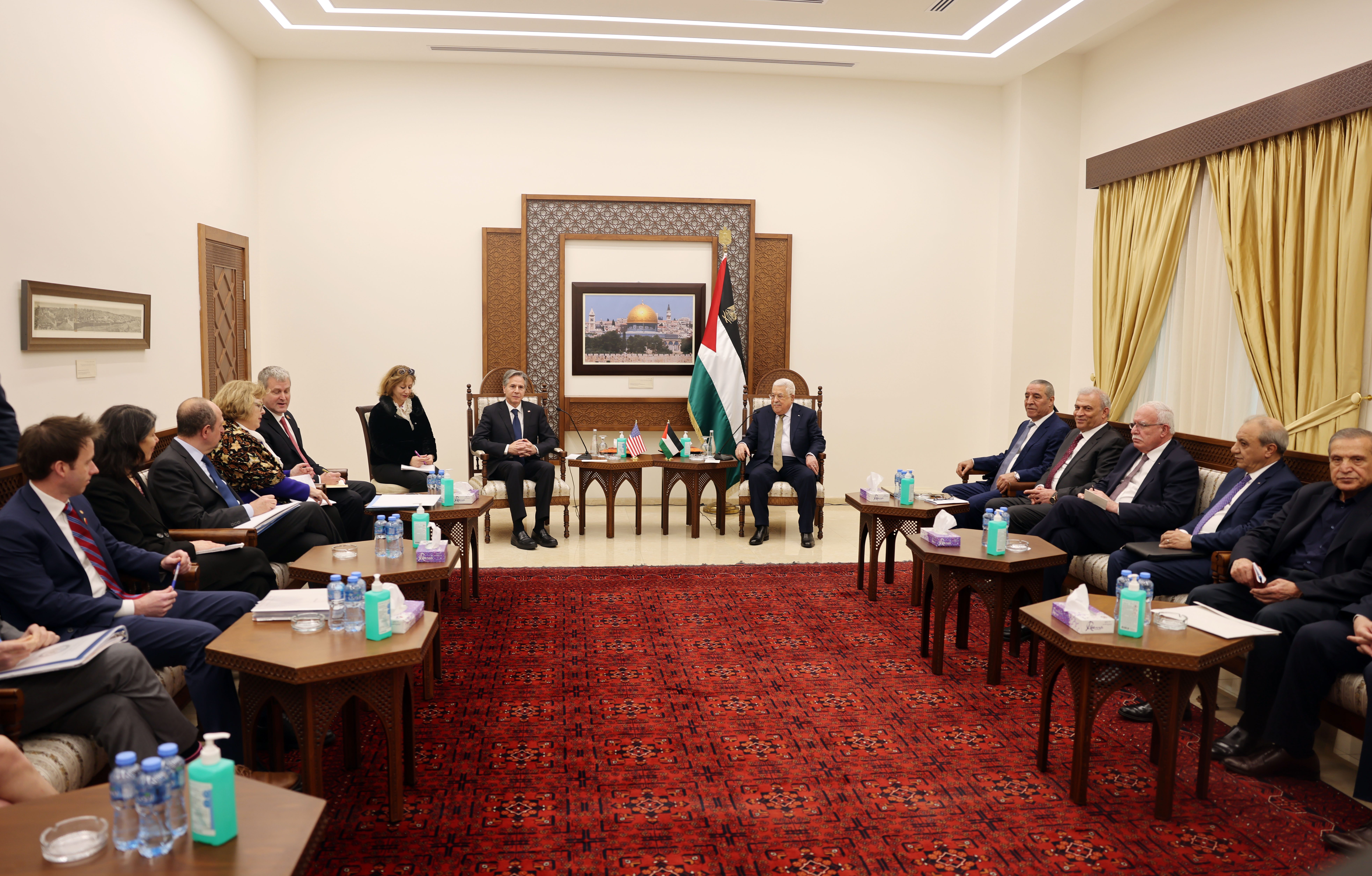 وزير الخارجية الأمريكي أنتوني بلينكن والرئيس الفلسطيني محمود عباس / الأناضول