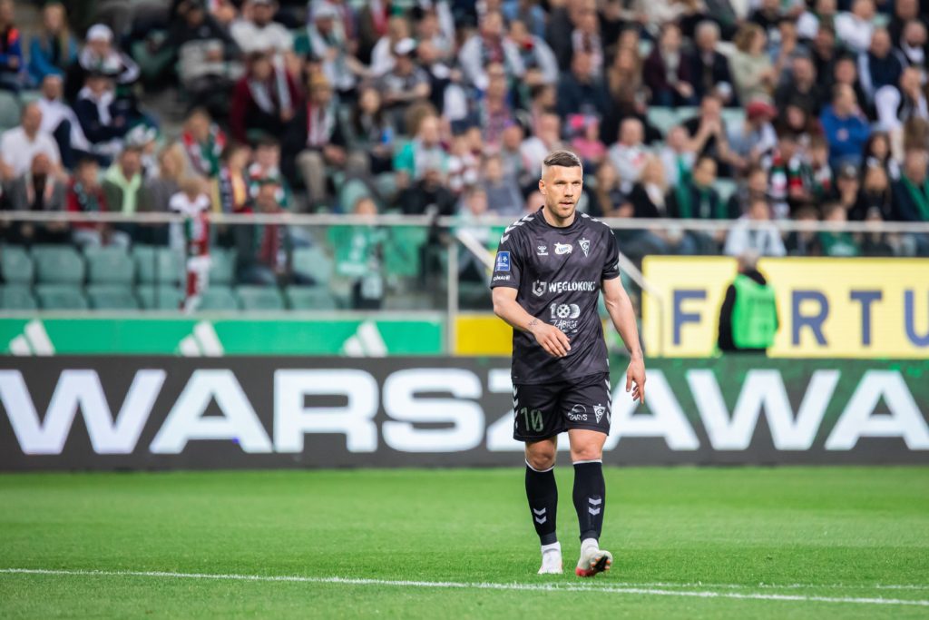 طرد بودولسكي في مباراة خيرية نظمها بنفسه - gettyimages