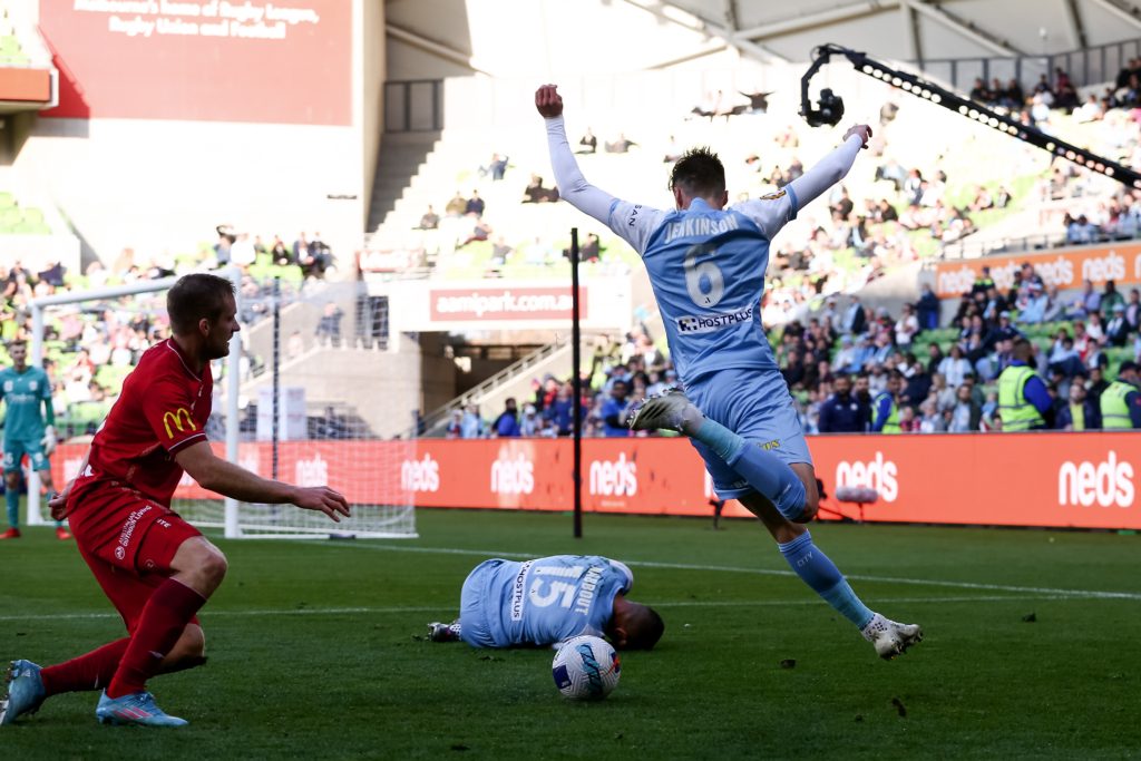 إصابة مرعبة للاعب خلال مباراة - gettyimages