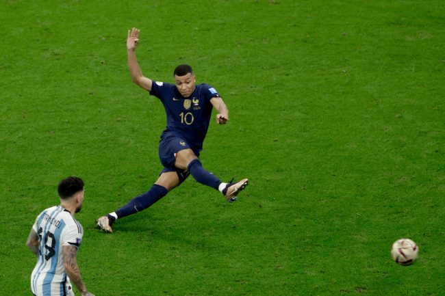 أحدها للاعب مبتور الساق و3 بأقدام نسائية.. الأهداف الـ10 المرشحة لجائزة بوشكاش 2022