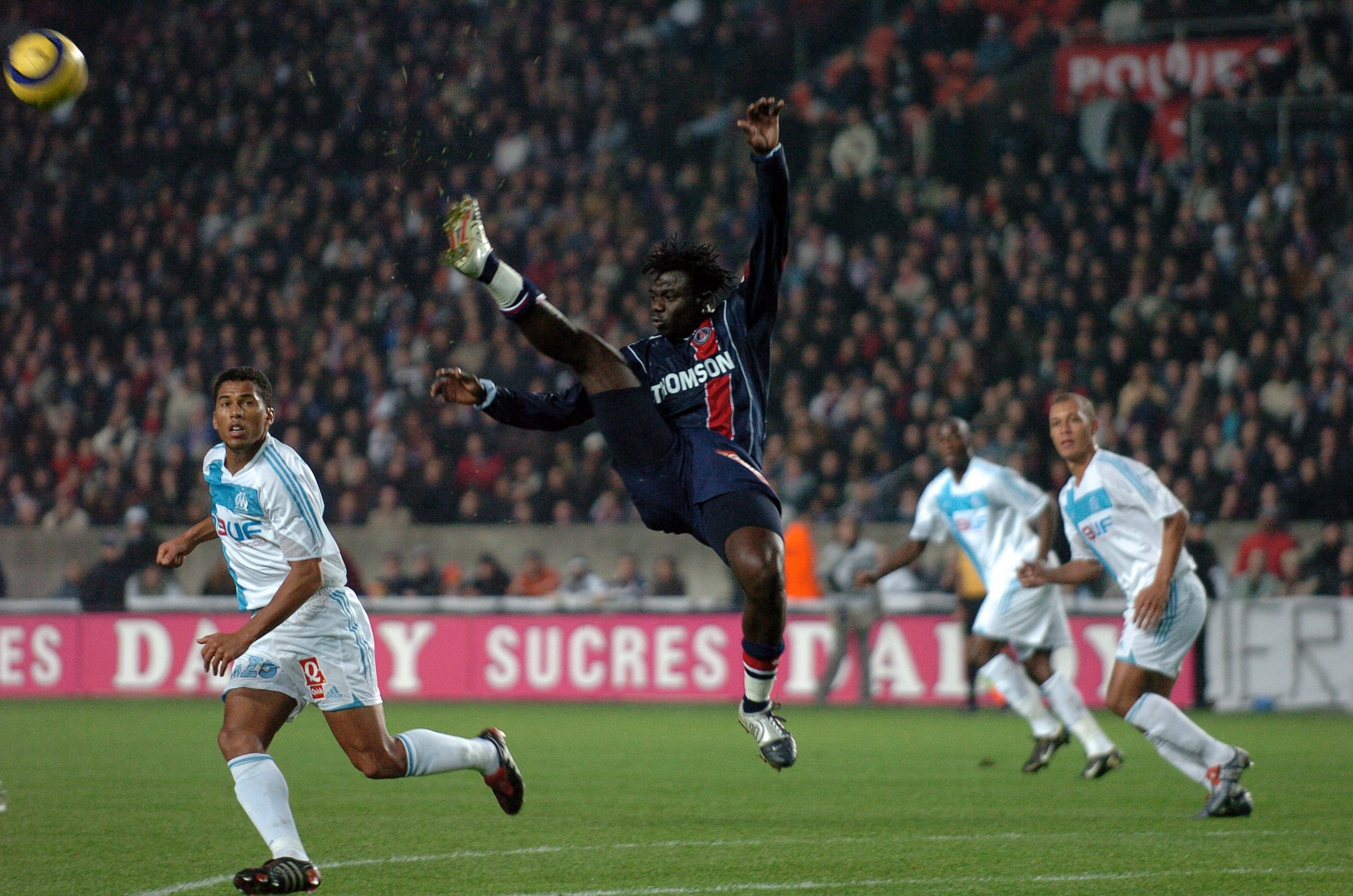 وفاة مبامي لاعب باريس سان جيرمان السابق - gettyimages