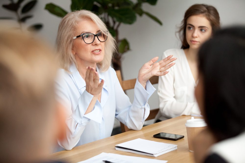 لا تهمل التواصل البصري/ Shutterstock