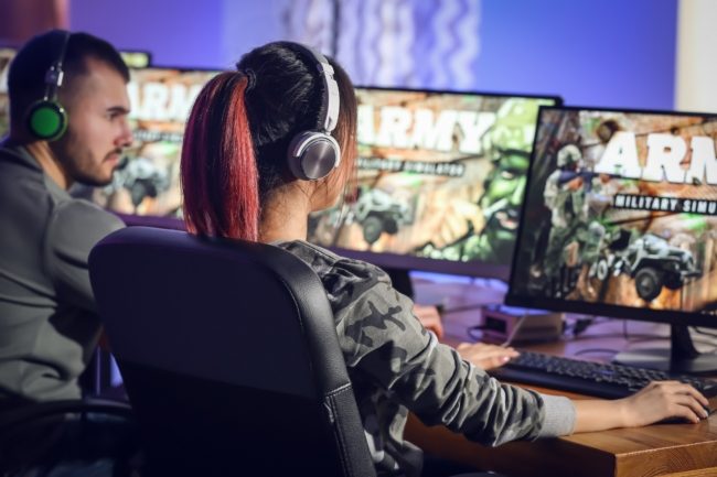 لعبة فيديو حربية تتسبب بخداع الناس لأنها تبدو حقيقية.. وزير دفاع دولة وقنوات إعلامية وقعت في فخها!