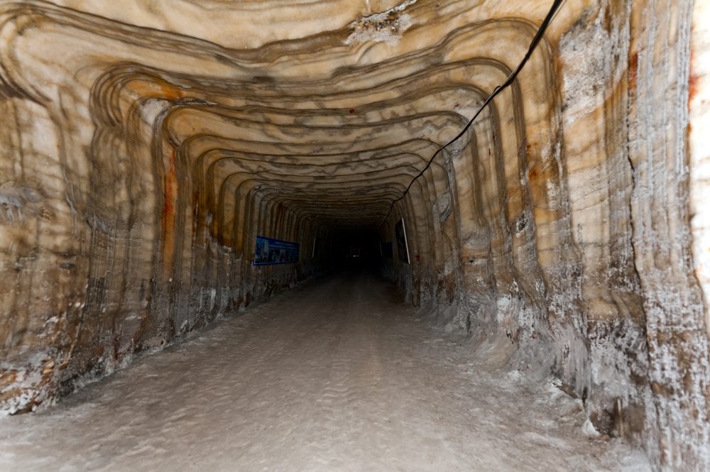 المدن تحت الأرض استقبلت من قبل مباراة كرة قدم وحفلات مسويقية - ShutterStock