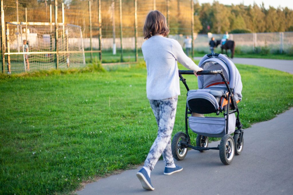 عربة أطفال عربة أطفال ذاتية القيادة