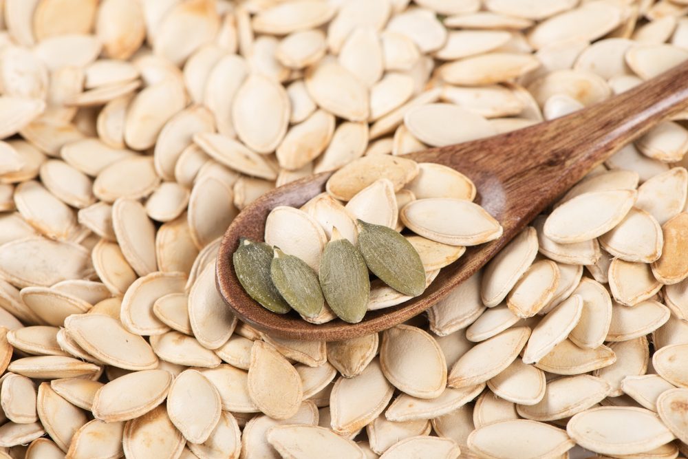 تقي من السرطانات وتساهم في إنقاص الوزن.. 6 فوائد لبذور اليقطين