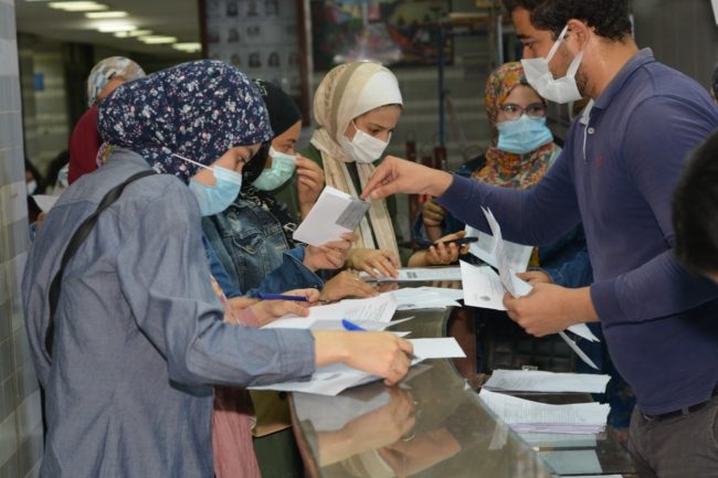 أزمة ورق بمصر.. مستشفيات بلا روشتات ونقص في أوراق الامتحانات بالمدارس وسط ارتفاع “جنوني” للأسعار