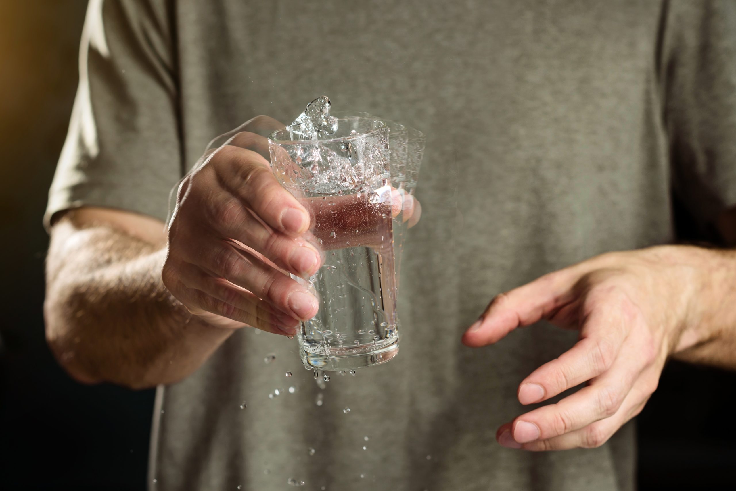 الرعاش من أعراض مرض باركنسون| shutterstock