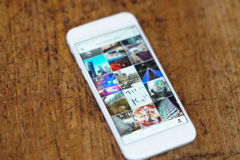 Shutter Stock/ مشاركة الصور على هواتف آيفون