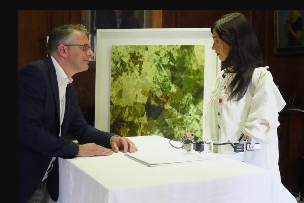 يسرقون عقول المبدعين ويرسمون بها لوحات مذهلة.. هل يمكن للذكاء الاصطناعي حقاً تصميم أعمال فنية وحده؟