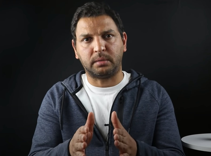عدلي يتبنى أنه الأهرامات في مصر قد تكون هناك حقبة مصرية قبل الأسرات قامت بتشييدها - حسابه على يوتيوب