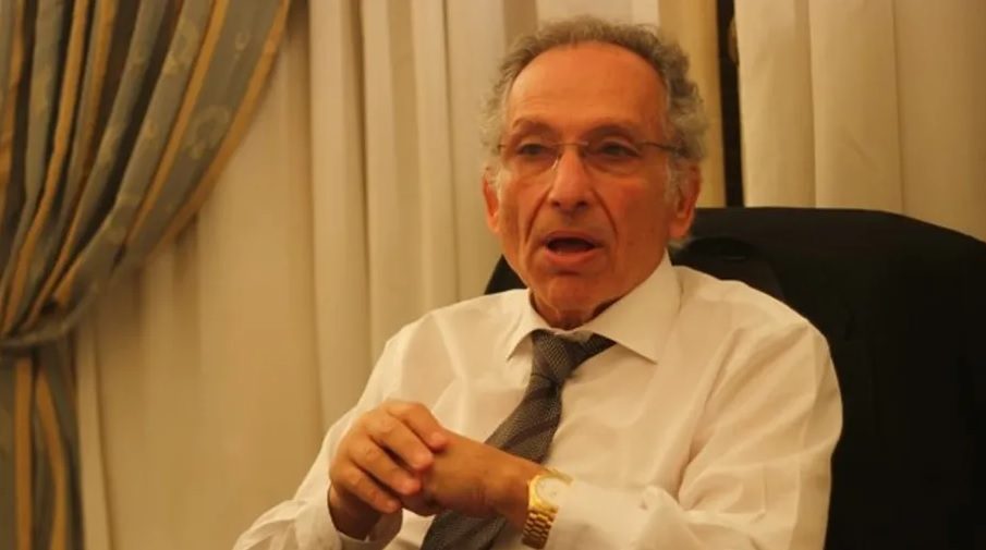 المعارض ممدوح حمزة يعود للقاهرة بعد سنوات من مغادرتها.. ردود فعل متباينة على منصات التواصل