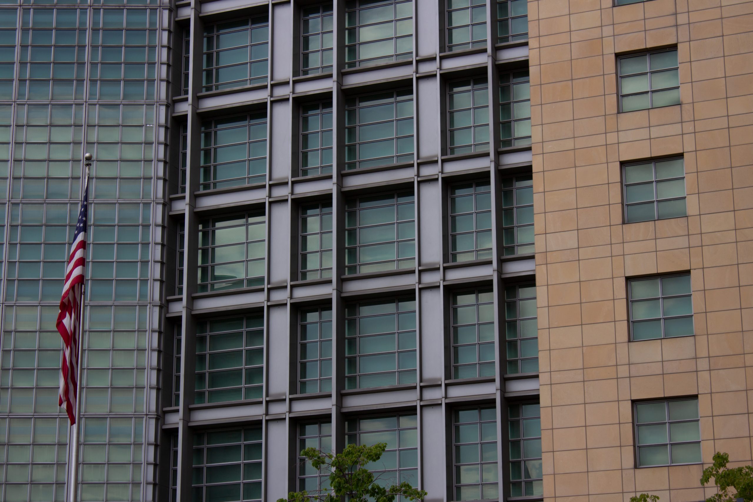 استخبارات روسيا تتهم أمريكا بتدريب متشددين لمهاجمتها.. واشنطن تدعو مواطنيها لمغادرة الأراضي الروسية