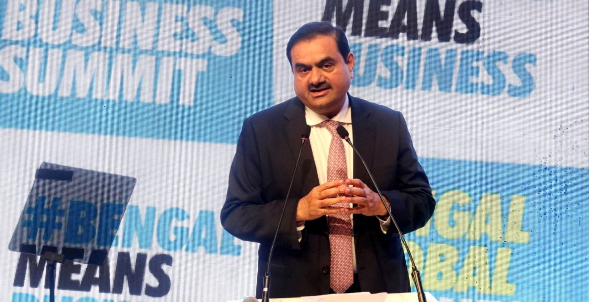 “88 سؤالاً دمرت إمبراطوريته”.. كيف خسر الملياردير الهندي غوتام أداني 110 مليارات دولار في لمح البصر؟